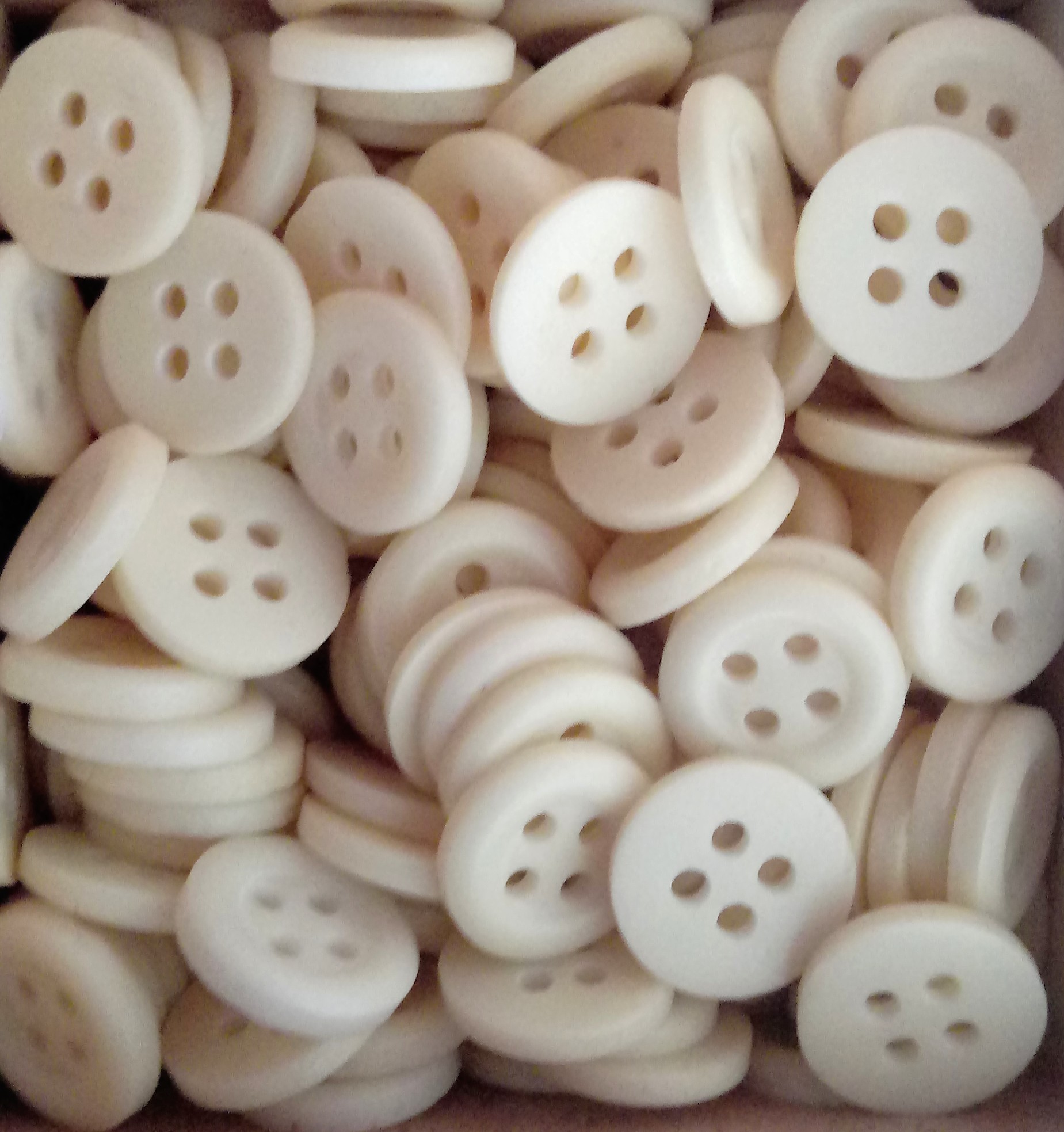 knoflík 1cm  K5