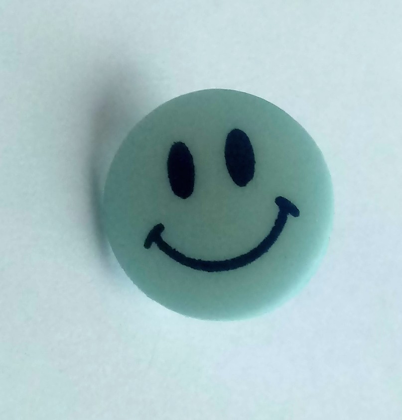 knoflík 1cm  K14