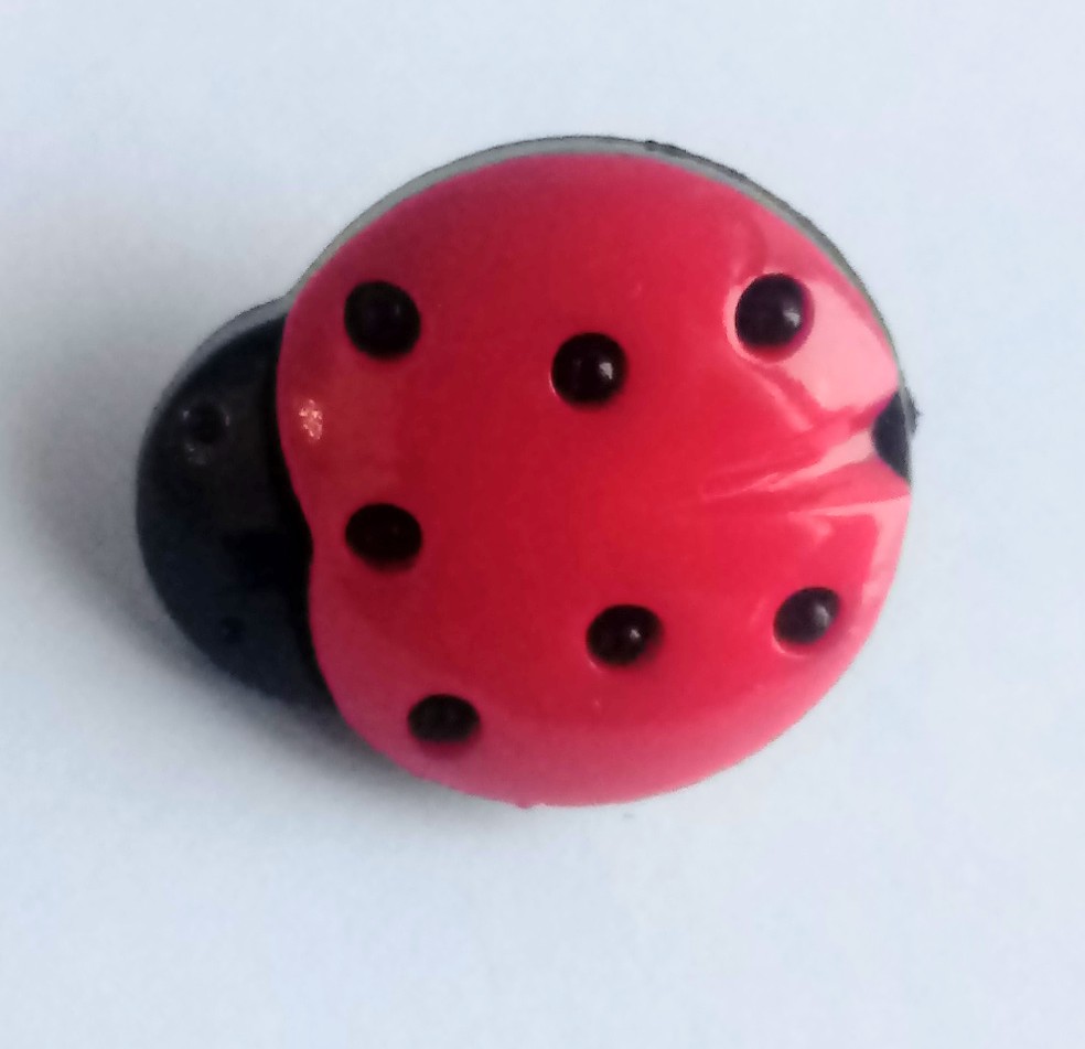 knoflík beruška 1,5cm  K24